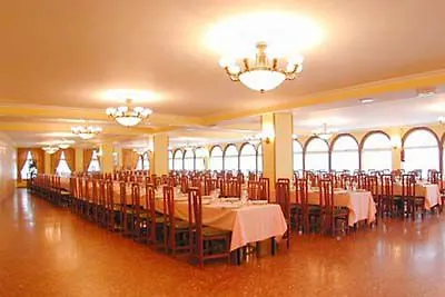 فندق Restaurante Glasgow Villadesuso